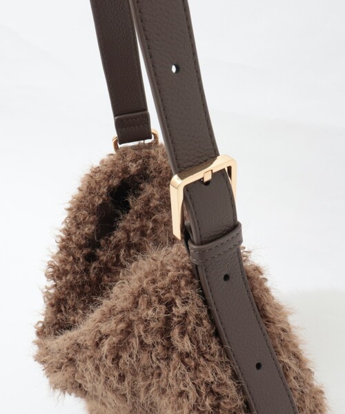 NOLLEY’S(ノーリーズ)の「フェイクファーショルダーバッグ(ショルダーバッグ・レディース・グレイッシュベージュ/ブラウン・FREE)」の6枚目の写真