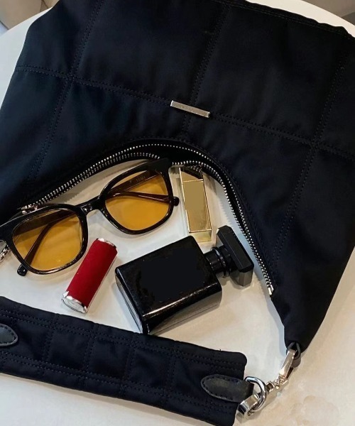 DEVICE(デバイス)の「ラウンド メタルパーツ 2WAY ハンドバッグ(ハンドバッグ・レディース・ブラック・FREE)」の5枚目の写真