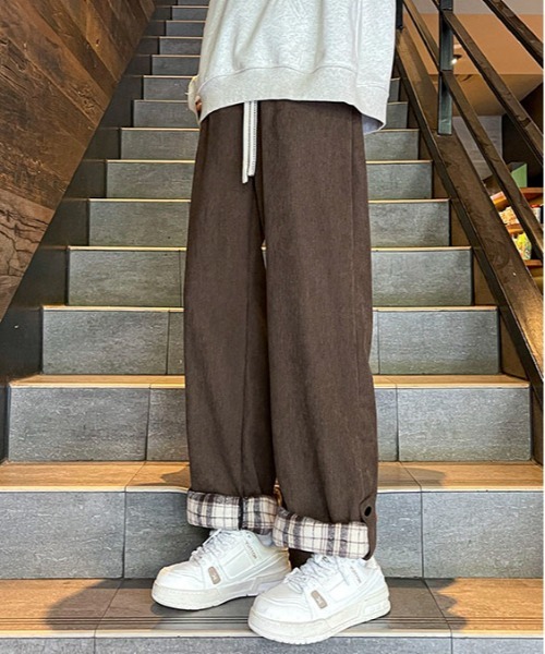 link lot(リンクロット)の「折り返しチェック柄 コーデュロイ イージーワイドパンツ(チノパンツ・メンズ・ホワイト/ブラウン/ブラック・M)」の1枚目の写真