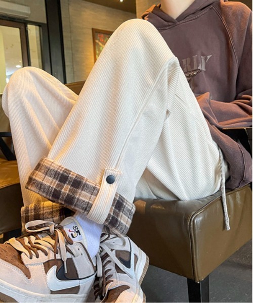 link lot(リンクロット)の「折り返しチェック柄 コーデュロイ イージーワイドパンツ(チノパンツ・メンズ・ホワイト/ブラウン/ブラック・M)」の5枚目の写真