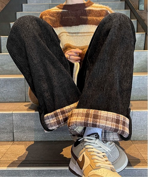 link lot(リンクロット)の「折り返しチェック柄 コーデュロイ イージーワイドパンツ(チノパンツ・メンズ・ホワイト/ブラウン/ブラック・M)」の4枚目の写真