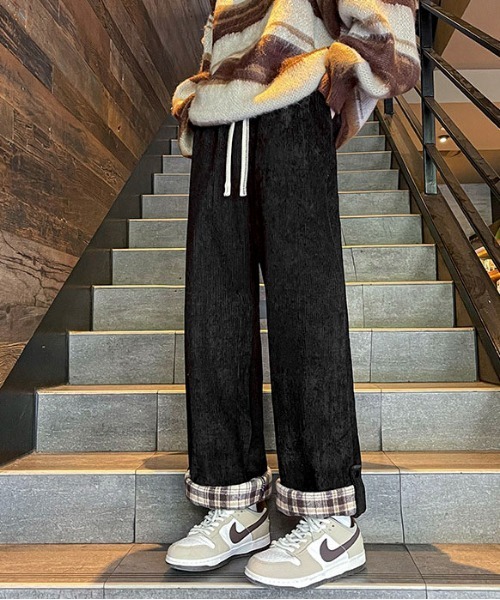 link lot(リンクロット)の「折り返しチェック柄 コーデュロイ イージーワイドパンツ(チノパンツ・メンズ・ホワイト/ブラウン/ブラック・M)」の6枚目の写真