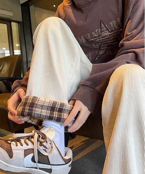link lot(リンクロット)の「折り返しチェック柄 コーデュロイ イージーワイドパンツ(チノパンツ・メンズ・ホワイト/ブラウン/ブラック・M)」の21枚目の写真