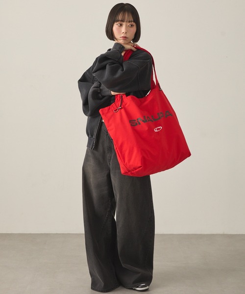 Snap club（スナップクラブ）の「【Snap club】ドローコードギャザーハンドルロゴプリントトートバッグ（トートバッグ・レディース・レッド/オフホワイト/ブラック/ネイビー・FREE）」の22枚目の写真
