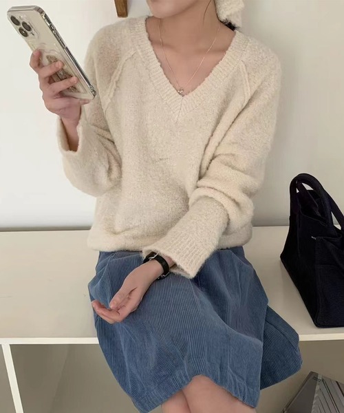 Lace Ladies(レースレディース)の「ブークレー Vネック ラグランスリーブ ニット プルオーバー(ニット/セーター・レディース・ブラウン/アイボリー/グレー・FREE)」の2枚目の写真