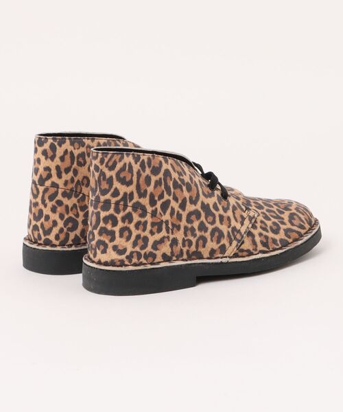 Clarks(クラークス)の「Clarks クラークス DESERT BT EVO. レディースブーツ(デザートブーツエヴォ) 26182927 レオパードスエード(ブーツ・レディース・ベージュ系その他2・22.5cm/23.0cm/23.5cm/24.0cm/24.5cm)」の2枚目の写真