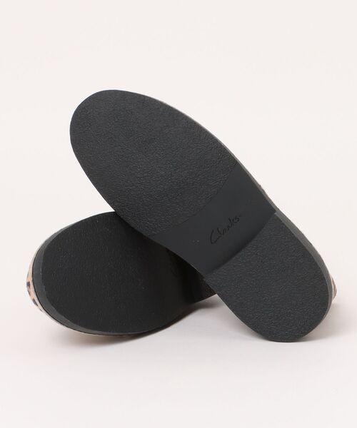Clarks(クラークス)の「Clarks クラークス DESERT BT EVO. レディースブーツ(デザートブーツエヴォ) 26182927 レオパードスエード(ブーツ・レディース・ベージュ系その他2・22.5cm/23.0cm/23.5cm/24.0cm/24.5cm)」の3枚目の写真