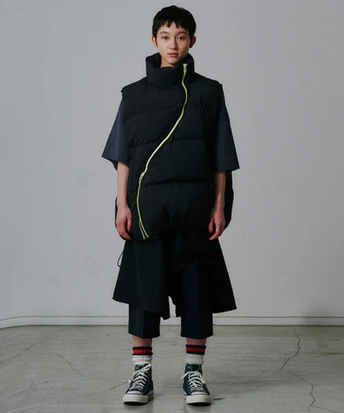 FACETASM(ファセッタズム)の「FACETASM/ファセッタズム FLOWING DOWN VEST ダウンベスト(ダウンベスト・メンズ・ブラック・5/4/3)」の5枚目の写真