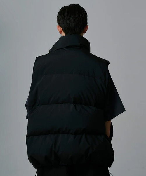 FACETASM(ファセッタズム)の「FACETASM/ファセッタズム FLOWING DOWN VEST ダウンベスト(ダウンベスト・メンズ・ブラック・5/4/3)」の4枚目の写真