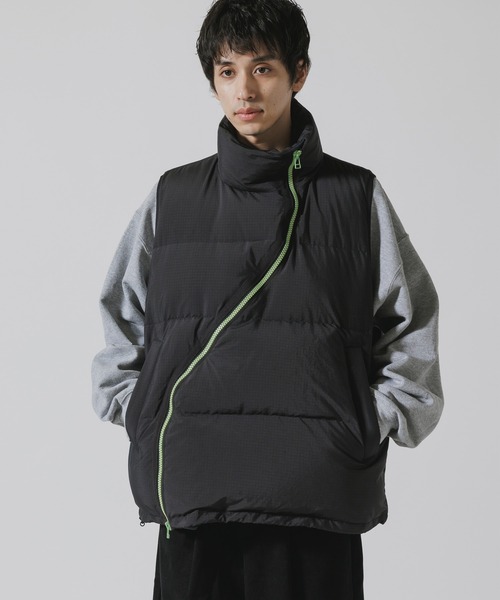 FACETASM(ファセッタズム)の「FACETASM/ファセッタズム FLOWING DOWN VEST ダウンベスト(ダウンベスト・メンズ・ブラック・5/4/3)」の20枚目の写真