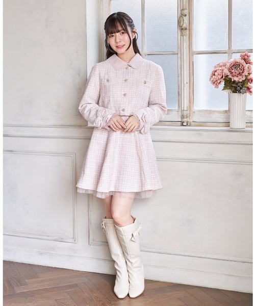 Suyunn(スユン)の「袖口りぼん&チュールフリル付きラメツイードノーカラージャケット(ノーカラージャケット・レディース・ピンク/ブルー・M)」の7枚目の写真
