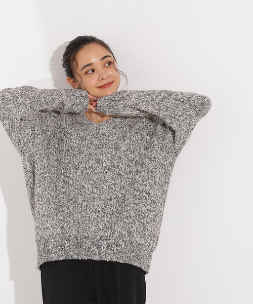 N.（N. Natural Beauty Basic）（エヌエヌナチュラルビューティーベーシック）の「メランジVネックニット（ニット/セーター・レディース・イエロー系その他/グレー系その他/ブラック系その他・MEDIUM）」の17枚目の写真