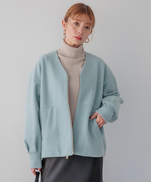 BAYFLOW（ベイフロー）の「ウールライクZIPブルゾン / Vネックノーカラーショートコート（ブルゾン・レディース・ライトブルー/ブラック/ライトグレー/ボルドー/モカ/ネイビー・SMALL/MEDIUM）」の4枚目の写真