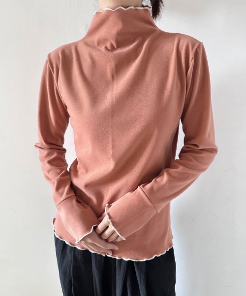 ReRe(リリ)の「選べる2TYPE×ネック配色パイピングトップス(Tシャツ/カットソー・レディース・ブラック/ライトブラウン/ベージュ/グリーン/テラコッタ/ホワイト・FREE)」の10枚目の写真