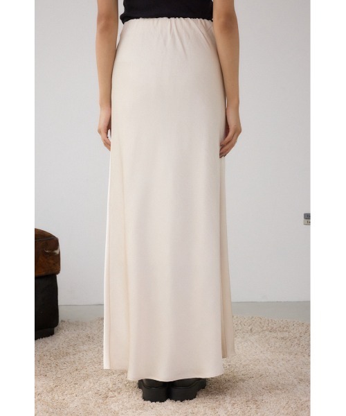AZUL by moussy（アズールバイマウジー）の「VENUSナローサテンスカート（スカート・レディース・アイボリー/サックスブルー/ダークブラウン・SMALL/MEDIUM）」の9枚目の写真