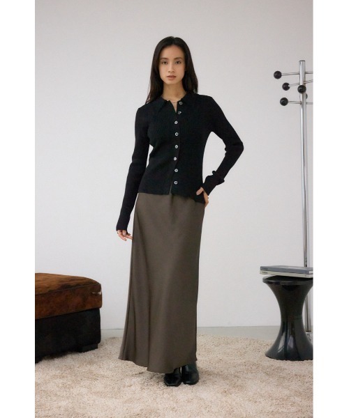 AZUL by moussy（アズールバイマウジー）の「VENUSナローサテンスカート（スカート・レディース・アイボリー/サックスブルー/ダークブラウン・SMALL/MEDIUM）」の16枚目の写真