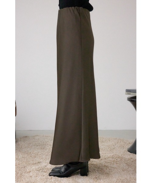 AZUL by moussy（アズールバイマウジー）の「VENUSナローサテンスカート（スカート・レディース・アイボリー/サックスブルー/ダークブラウン・SMALL/MEDIUM）」の18枚目の写真