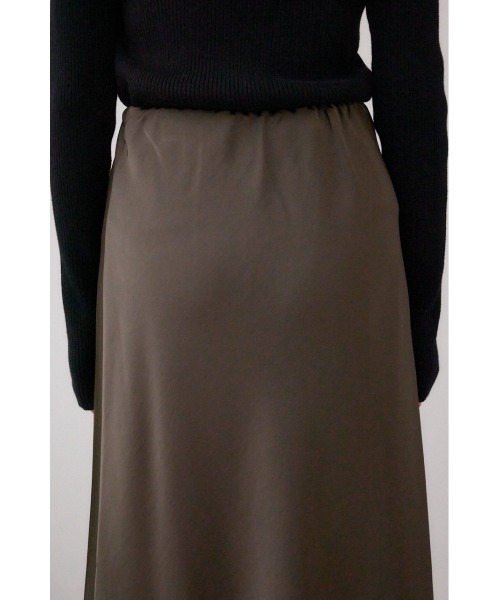 AZUL by moussy（アズールバイマウジー）の「VENUSナローサテンスカート（スカート・レディース・アイボリー/サックスブルー/ダークブラウン・SMALL/MEDIUM）」の21枚目の写真