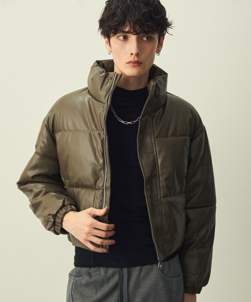 Shoowtime(ショウタイム)の「Synthetic leather short puffer jacket / 合成皮革ショート丈パッファージャケット(ダウンジャケット/コート・メンズ・ブラック/カーキ・LARGE/MEDIUM/X-LARGE)」の2枚目の写真