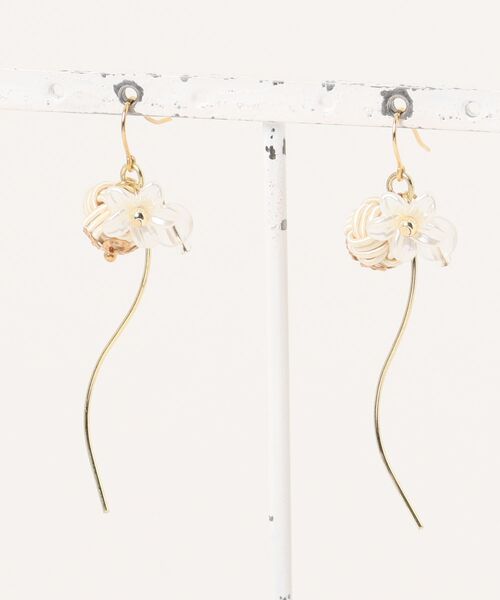 tone（トーン）の「【Shin】[シン]水引花結びピアスー花ゆららー(MA)（ピアス（両耳用）・レディース・イエロー/ブルー系その他/ブルー系その他2/レッド系その他2/ピンク系その他4/レッド系その他/桜/イエロー系その他/パープル系その他/ピンク系その他3/ピンク系その他2/イエロー系その他2/ホワイト系その他2/ブルー系その他3/ホワイト/レッド/ブラウン/ベージュ/ベージュ系2/グリーン/ワインレッド/ホワイト系その他3/クリーム/オレンジ系その他/ホワイト系2/ブラック/ブラウン系その他/ピンク系その他5/ベージュ系4/ベージュ系5/ゴールド系その他/ピンク系/ブラック系3/ピンク系その他7/ブラウン系/ゴールド系その他2/ゴールド系その他3/ゴールド系その他4/ピンク系その他6/ブラック系2/ベージュ系3/ゴールド系その他5・FREE）」の5枚目の写真