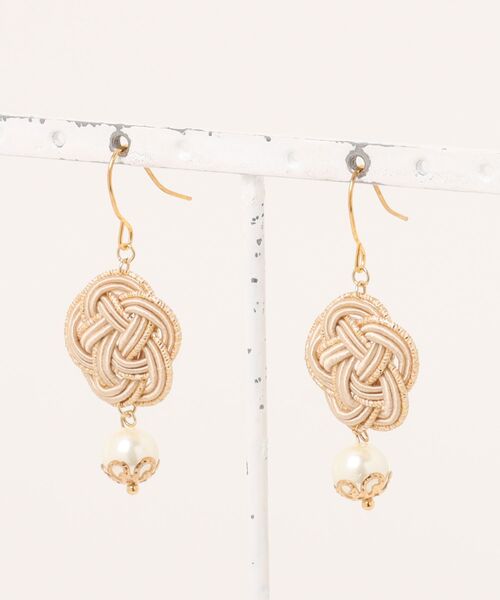 tone（トーン）の「【Shin】[シン]水引花結びピアスー花ゆららー(MA)（ピアス（両耳用）・レディース・イエロー/ブルー系その他/ブルー系その他2/レッド系その他2/ピンク系その他4/レッド系その他/桜/イエロー系その他/パープル系その他/ピンク系その他3/ピンク系その他2/イエロー系その他2/ホワイト系その他2/ブルー系その他3/ホワイト/レッド/ブラウン/ベージュ/ベージュ系2/グリーン/ワインレッド/ホワイト系その他3/クリーム/オレンジ系その他/ホワイト系2/ブラック/ブラウン系その他/ピンク系その他5/ベージュ系4/ベージュ系5/ゴールド系その他/ピンク系/ブラック系3/ピンク系その他7/ブラウン系/ゴールド系その他2/ゴールド系その他3/ゴールド系その他4/ピンク系その他6/ブラック系2/ベージュ系3/ゴールド系その他5・FREE）」の15枚目の写真