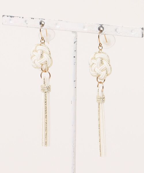 tone（トーン）の「【Shin】[シン]水引花結びピアスー花ゆららー(MA)（ピアス（両耳用）・レディース・イエロー/ブルー系その他/ブルー系その他2/レッド系その他2/ピンク系その他4/レッド系その他/桜/イエロー系その他/パープル系その他/ピンク系その他3/ピンク系その他2/イエロー系その他2/ホワイト系その他2/ブルー系その他3/ホワイト/レッド/ブラウン/ベージュ/ベージュ系2/グリーン/ワインレッド/ホワイト系その他3/クリーム/オレンジ系その他/ホワイト系2/ブラック/ブラウン系その他/ピンク系その他5/ベージュ系4/ベージュ系5/ゴールド系その他/ピンク系/ブラック系3/ピンク系その他7/ブラウン系/ゴールド系その他2/ゴールド系その他3/ゴールド系その他4/ピンク系その他6/ブラック系2/ベージュ系3/ゴールド系その他5・FREE）」の2枚目の写真