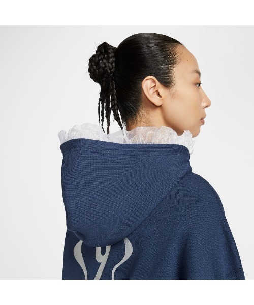 NIKE（ナイキ）の「NIKE AS W NSW OS FLC CROP（ナイキ ウィメンズ オーバーサイズ クロップド フレンチテリー プルオーバーフーディ）（パーカー・レディース・ネイビー系/ホワイト・MEDIUM/SMALL/LARGE）」の18枚目の写真