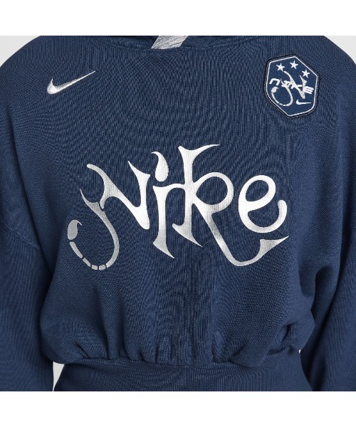 NIKE（ナイキ）の「NIKE AS W NSW OS FLC CROP（ナイキ ウィメンズ オーバーサイズ クロップド フレンチテリー プルオーバーフーディ）（パーカー・レディース・ネイビー系/ホワイト・MEDIUM/SMALL/LARGE）」の15枚目の写真