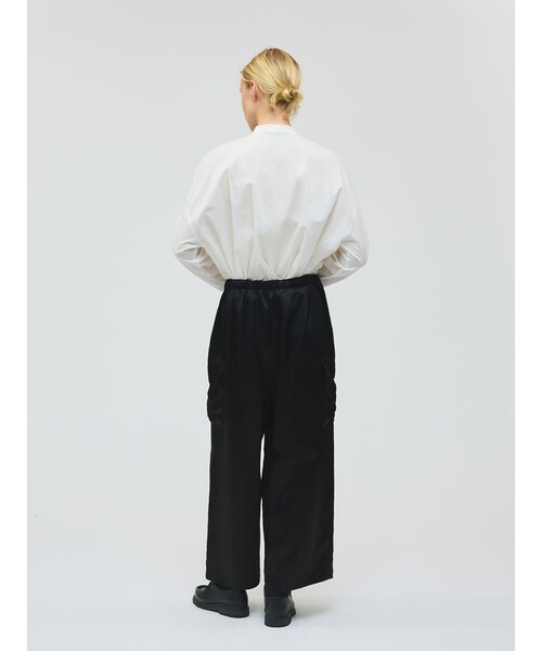 mizuiroind（ミズイロインド）の「mizuiro ind サテンカーゴパンツ（その他パンツ・レディース・ブラック/ネイビー/ベージュ・FREE）」の11枚目の写真