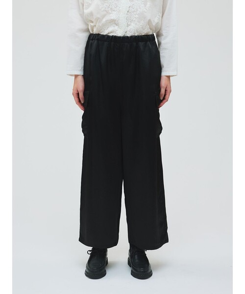 mizuiroind（ミズイロインド）の「mizuiro ind サテンカーゴパンツ（その他パンツ・レディース・ブラック/ネイビー/ベージュ・FREE）」の12枚目の写真