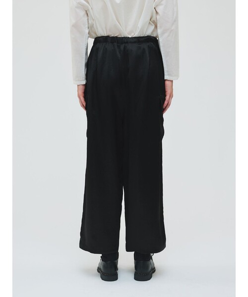 mizuiroind（ミズイロインド）の「mizuiro ind サテンカーゴパンツ（その他パンツ・レディース・ブラック/ネイビー/ベージュ・FREE）」の15枚目の写真