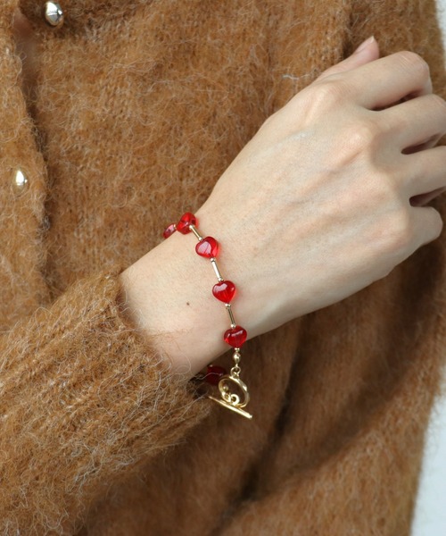 Three Four Time（ｽﾘｰﾌｫｰﾀｲﾑ）の「ハートビーズブレスレット（ブレスレット・レディース・グレー/マルチ/レッド・FREE）」の7枚目の写真