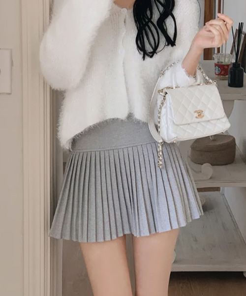 VIVID LADY（ビビッドレディー）の「インナーパンツ付き プリーツミニスカート（スカート・レディース・グレー/チャコールグレー/ブラック・SMALL/MEDIUM）」の7枚目の写真