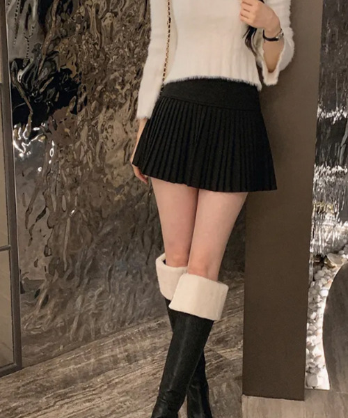 VIVID LADY（ビビッドレディー）の「インナーパンツ付き プリーツミニスカート（スカート・レディース・グレー/チャコールグレー/ブラック・SMALL/MEDIUM）」の14枚目の写真
