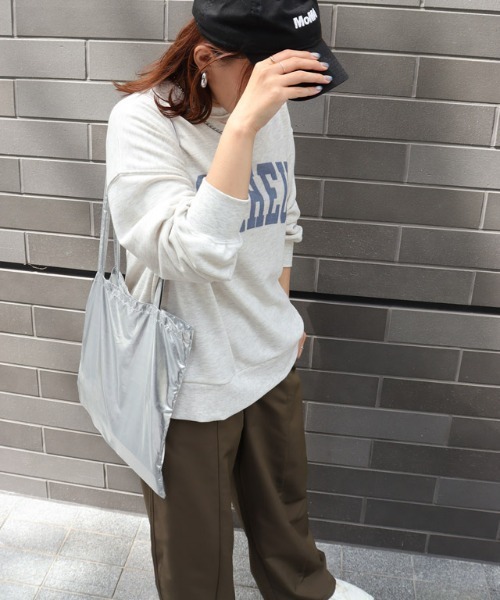 Pierrot(ピエロ)の「オーバーサイズロゴスウェット(スウェット・レディース・ネイビー/オートミール/チャコール・L/M/S/LL)」の22枚目の写真