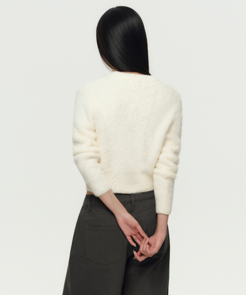 MUSINSA STANDARD WOMAN(ムシンサスタンダードウーマン)の「レディースファジークルーネックニット【クリーム】(ニット/セーター・レディース・その他・SMALL/MEDIUM/LARGE/X-SMALL)」の3枚目の写真