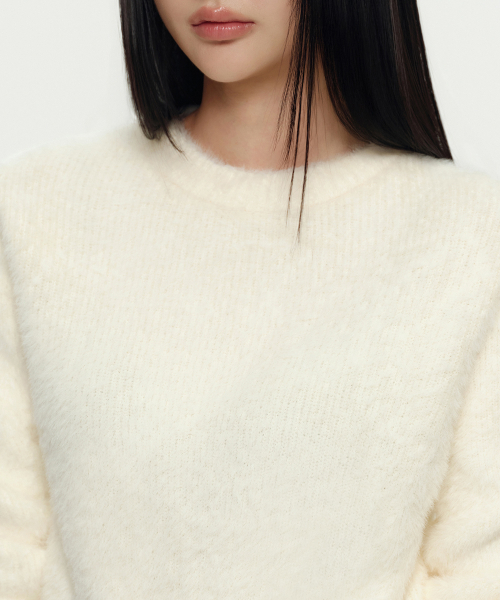 MUSINSA STANDARD WOMAN(ムシンサスタンダードウーマン)の「レディースファジークルーネックニット【クリーム】(ニット/セーター・レディース・その他・SMALL/MEDIUM/LARGE/X-SMALL)」の4枚目の写真