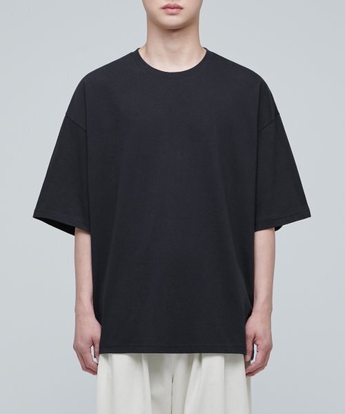 MUSINSA STANDARD（ムシンサスタンダード）の「エクストラオーバーサイズクルーネックTシャツ[ブラック]（Tシャツ/カットソー・メンズ・その他・SMALL/MEDIUM/LARGE/X-LARGE/XX-LARGE/XXX-LARGE）」の2枚目の写真