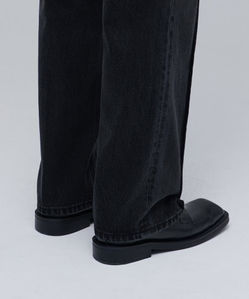 MUSINSA STANDARD（ムシンサスタンダード）の「ピンタックレギュラーフィットデニムパンツ[ウォッシュドブラック]（デニムパンツ・メンズ・その他・40/38/28/42/34/32/30/26/27）」の7枚目の写真
