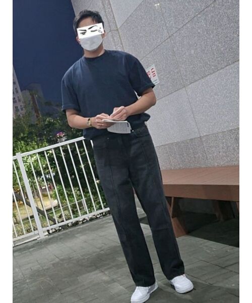 MUSINSA STANDARD（ムシンサスタンダード）の「ピンタックレギュラーフィットデニムパンツ[ウォッシュドブラック]（デニムパンツ・メンズ・その他・40/38/28/42/34/32/30/26/27）」の8枚目の写真