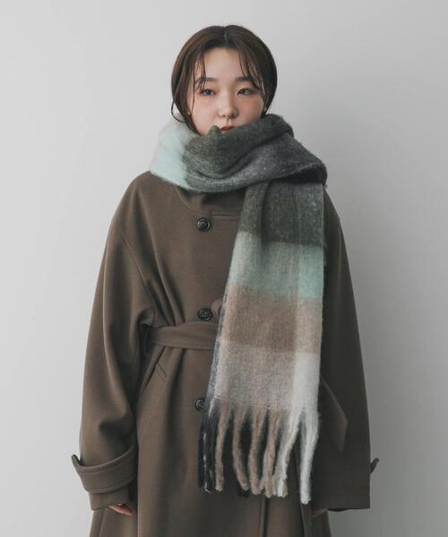 SENSE OF PLACE by URBAN RESEARCH（センスオブプレイスバイアーバンリサーチ）の「ボリュームチェックストール（マフラー・レディース・グレー/オレンジ/イエロー/ブルー・ONE）」の2枚目の写真