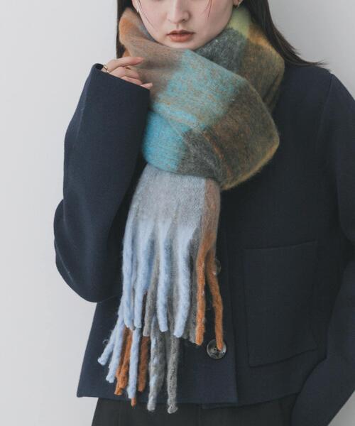 SENSE OF PLACE by URBAN RESEARCH（センスオブプレイスバイアーバンリサーチ）の「ボリュームチェックストール（マフラー・レディース・グレー/オレンジ/イエロー/ブルー・ONE）」の3枚目の写真