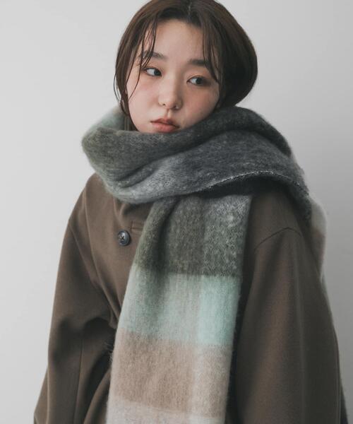 SENSE OF PLACE by URBAN RESEARCH（センスオブプレイスバイアーバンリサーチ）の「ボリュームチェックストール（マフラー・レディース・グレー/オレンジ/イエロー/ブルー・ONE）」の5枚目の写真