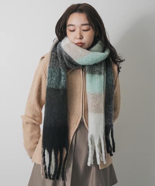 SENSE OF PLACE by URBAN RESEARCH（センスオブプレイスバイアーバンリサーチ）の「ボリュームチェックストール（マフラー・レディース・グレー/オレンジ/イエロー/ブルー・ONE）」の7枚目の写真