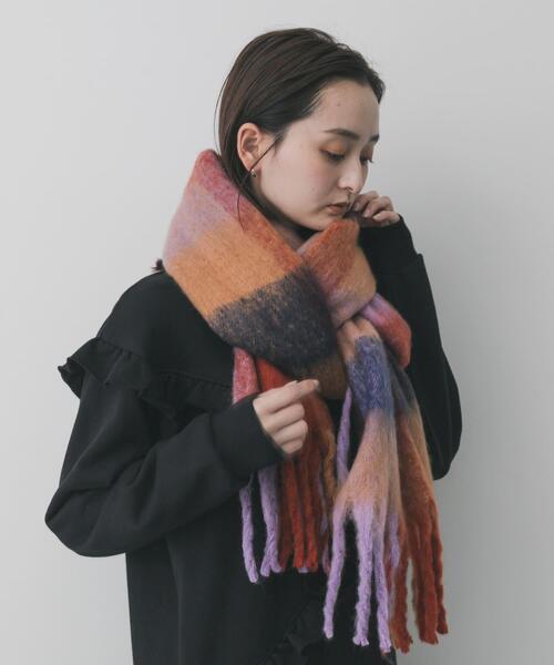 SENSE OF PLACE by URBAN RESEARCH(センスオブプレイスバイアーバンリサーチ)の「ボリュームチェックストール(マフラー・レディース・イエロー/オレンジ/グレー/ブルー・ONE)」の11枚目の写真