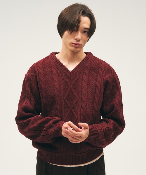 Adoon plain(アドーンプレーン)の「Shallow V-Neck Cable Knit / 浅Vネックケーブルニット(ニット/セーター・メンズ・ブラック/ブラウン/ボルドー・LARGE/MEDIUM)」の3枚目の写真
