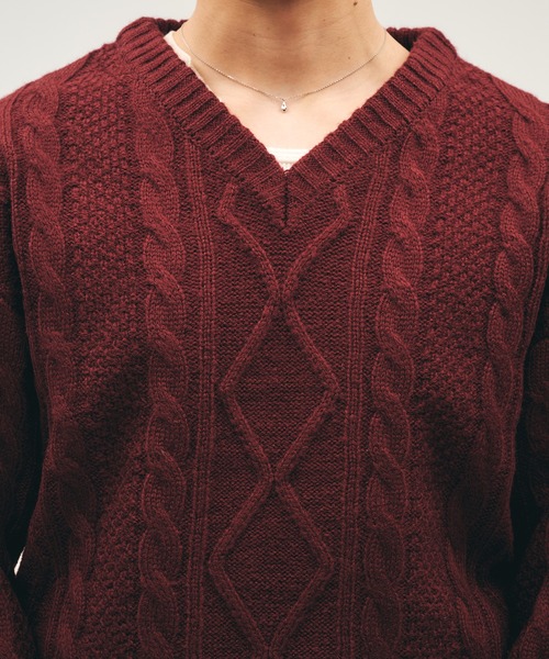 Adoon plain(アドーンプレーン)の「Shallow V-Neck Cable Knit / 浅Vネックケーブルニット(ニット/セーター・メンズ・ブラック/ブラウン/ボルドー・LARGE/MEDIUM)」の8枚目の写真