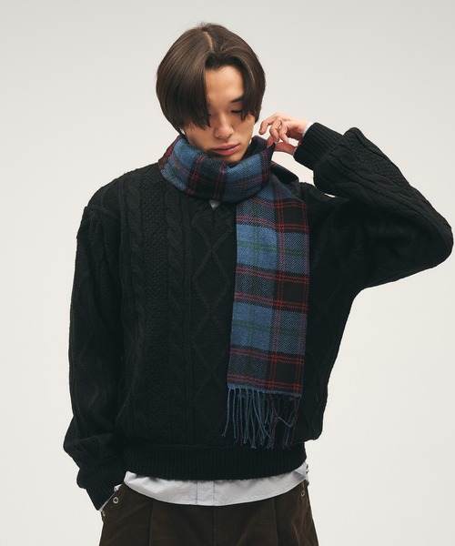 Adoon plain(アドーンプレーン)の「Shallow V-Neck Cable Knit / 浅Vネックケーブルニット(ニット/セーター・メンズ・ブラック/ブラウン/ボルドー・LARGE/MEDIUM)」の20枚目の写真