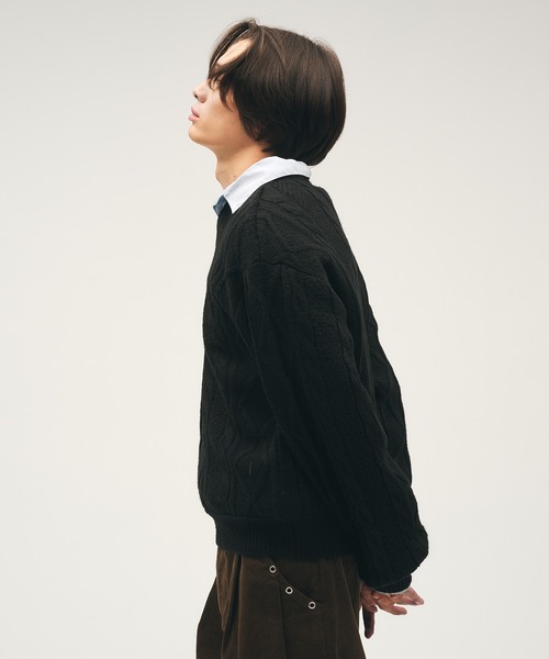 Adoon plain(アドーンプレーン)の「Shallow V-Neck Cable Knit / 浅Vネックケーブルニット(ニット/セーター・メンズ・ブラック/ブラウン/ボルドー・LARGE/MEDIUM)」の11枚目の写真