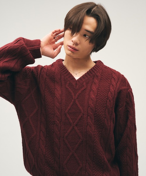 Adoon plain(アドーンプレーン)の「Shallow V-Neck Cable Knit / 浅Vネックケーブルニット(ニット/セーター・メンズ・ブラック/ブラウン/ボルドー・LARGE/MEDIUM)」の21枚目の写真